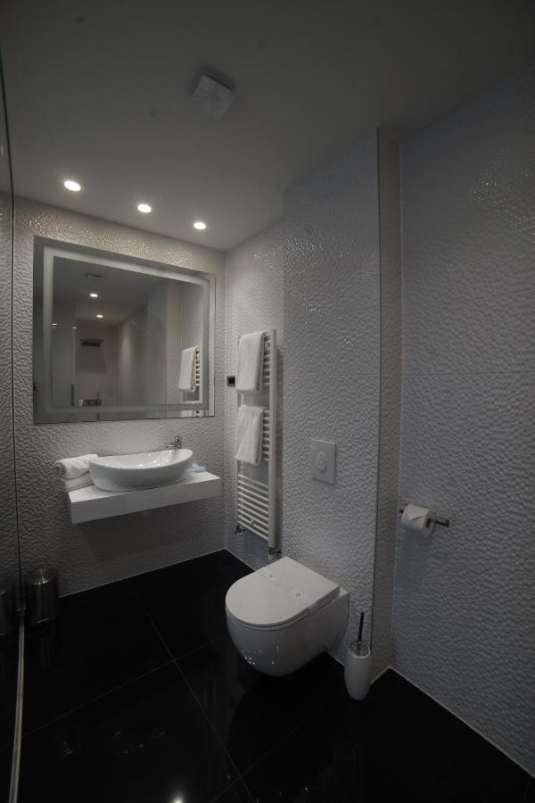 Forty Two Block A Hotel Zagreb Bagian luar foto